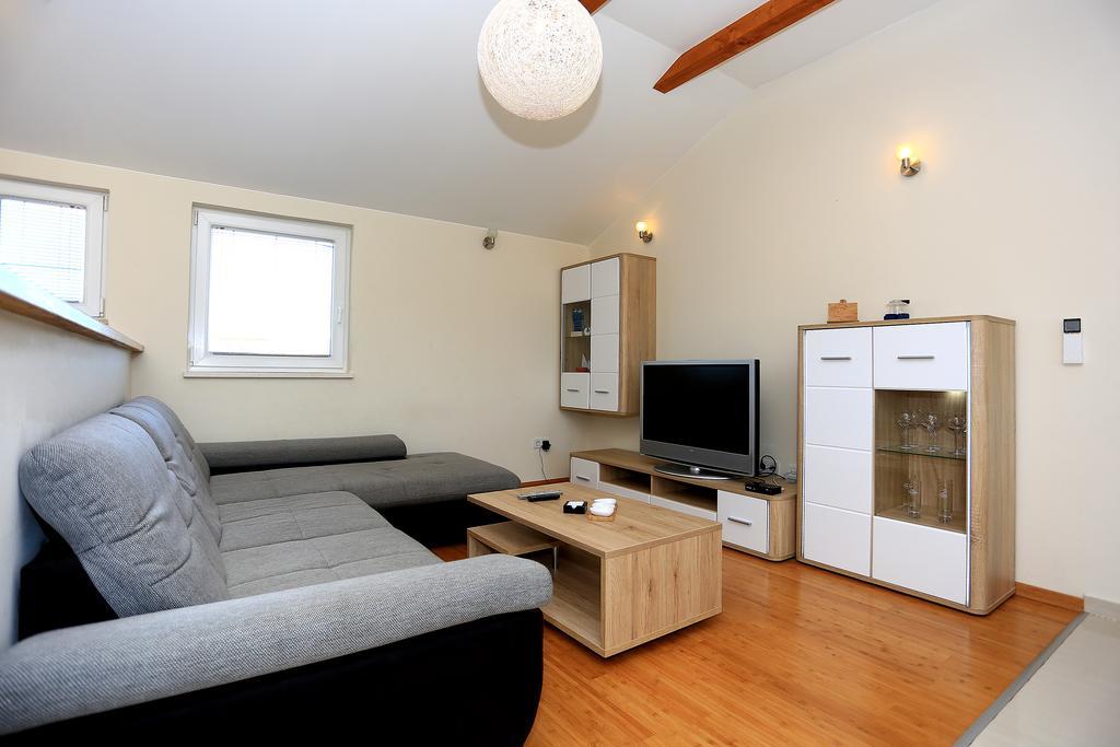 Apartment Pa Ve Murter Exterior photo